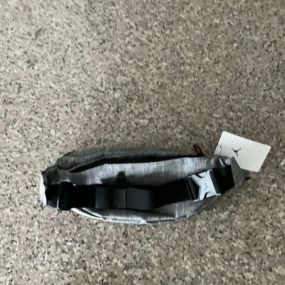 AIR Jordan Crossbody Fanny Pack Bag - Picture 11 of 13